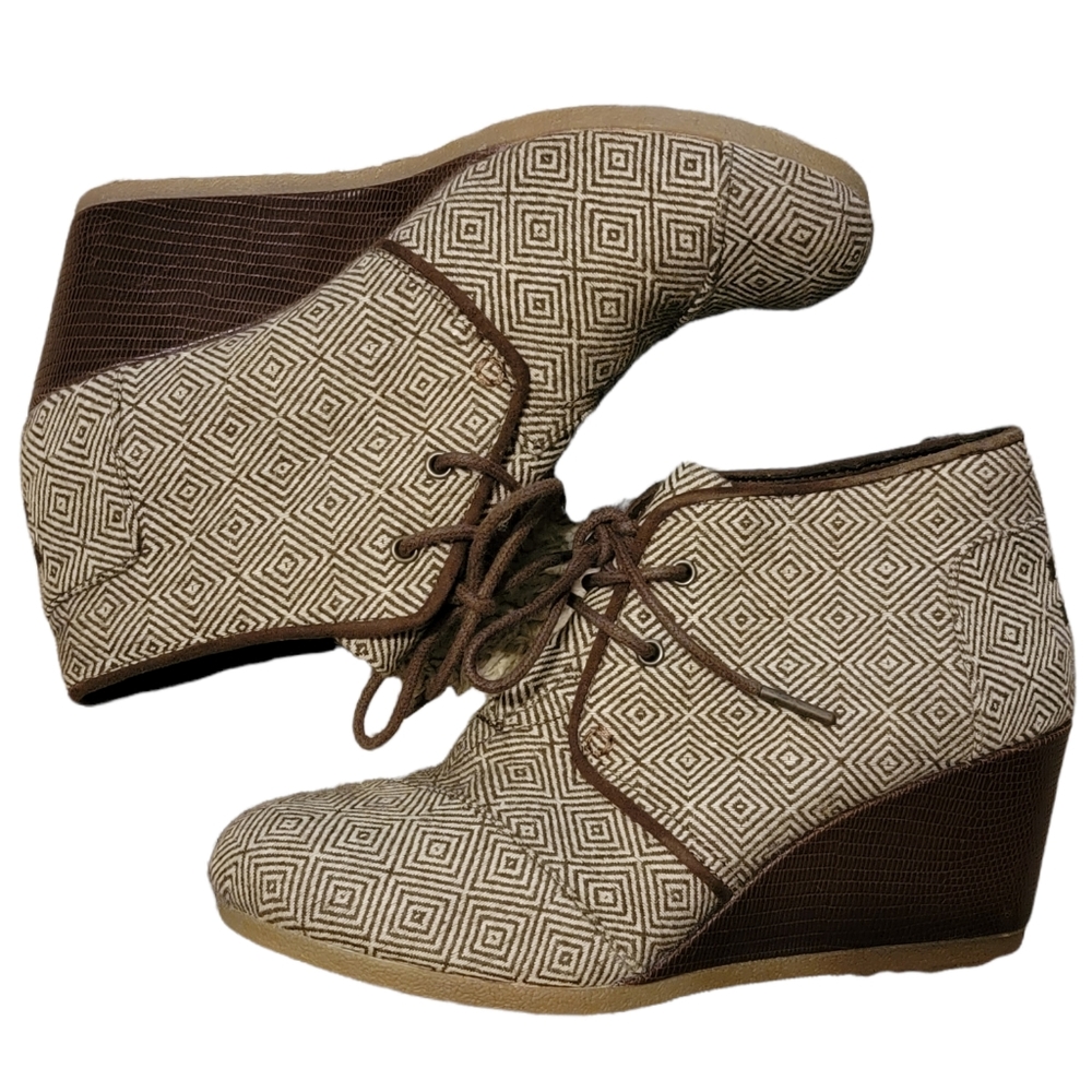 Tom's heeled bootie